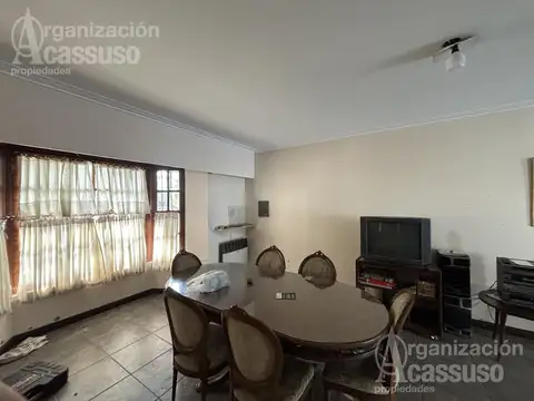Casa en Alquiler con 2 cocheras
