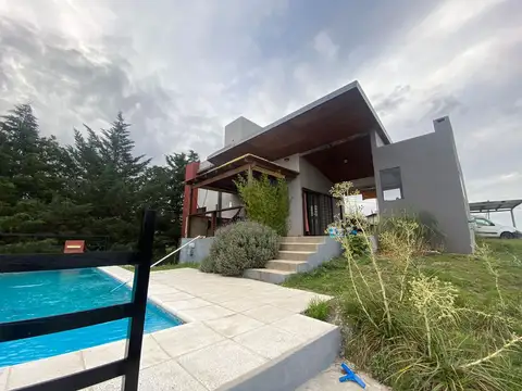 VENTA CASA 2 DORMITORIOS PILETA POTRERO GARAY CBA
