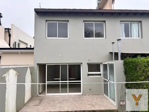 Depto Tipo Casa en Alquiler de 4 ambientes