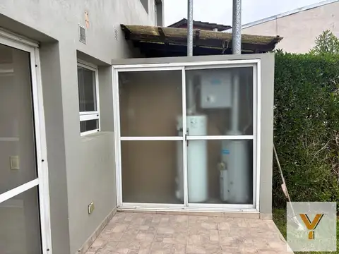 Depto Tipo Casa en Alquiler de 3 dormitorios