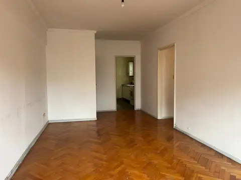 Charlone 900, Piso 3
