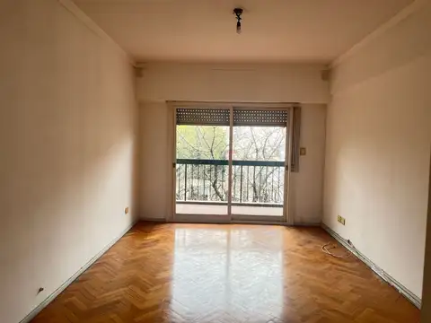 Espacioso 3 amb con balcon al frente Colegiales