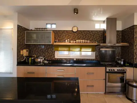 Casa en Venta en Villa Elisa, USD 360.000