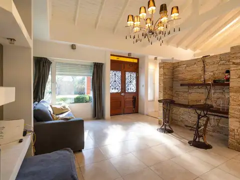 Casa en Venta con 3 cocheras
