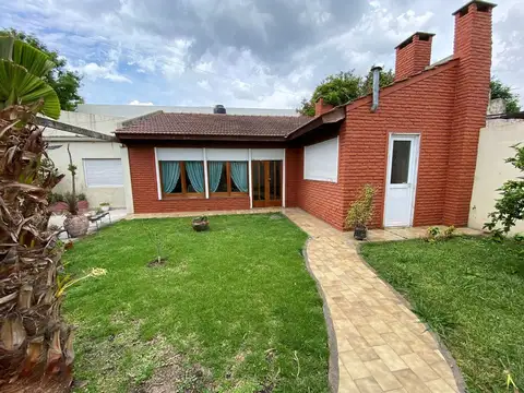 CASA EN VENTA DE 3 DORMITORIOS EN LA PLATA