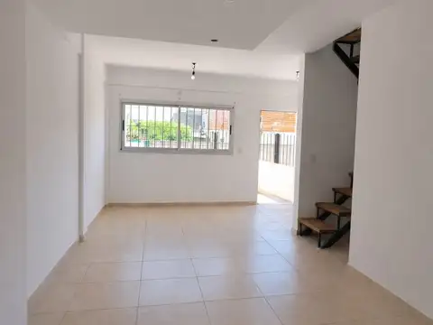 Depto Tipo Casa en Venta de 3 ambientes