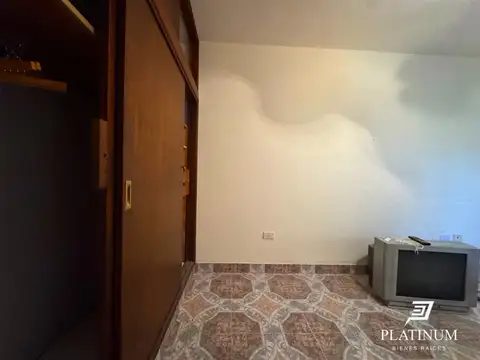 Casa en Alquiler con 2 cocheras