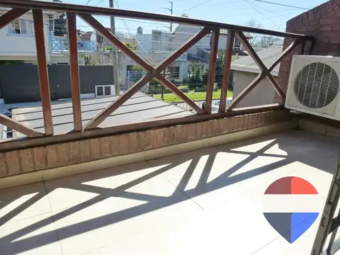 Casa 6 ambientes con 2 baños