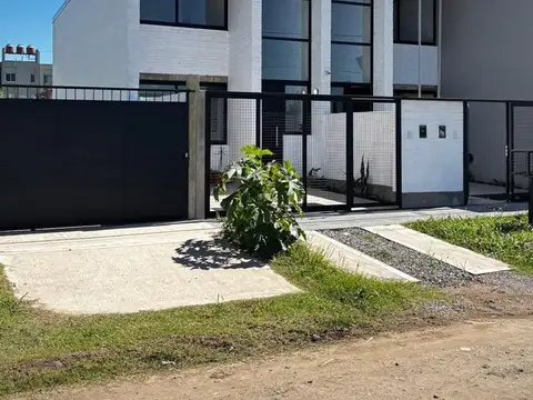 DEPARTAMENTO DUPLEX 2 DORM.COCHERA-PATIO-ESTRENAR