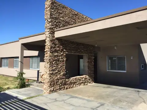 16 de enero 8681 , Piso 0