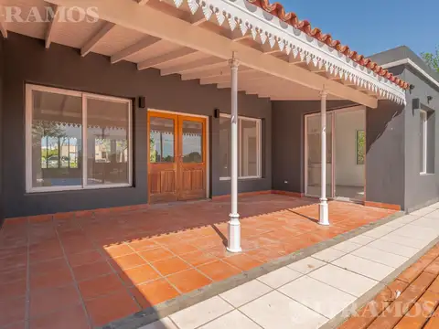RESERVADA Casa en alquiler por 24 meses con piscina 4 dormitorios ,Altos De Manzanares