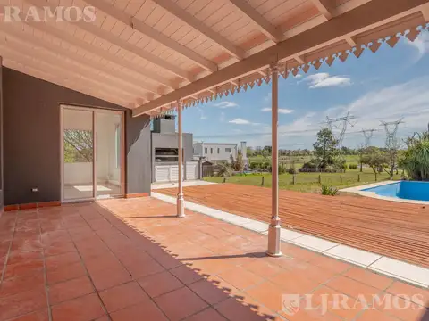 Casa 5 ambientes con 3 baños
