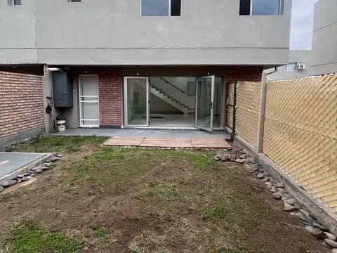 Depto Tipo Casa en Alquiler de 5 ambientes