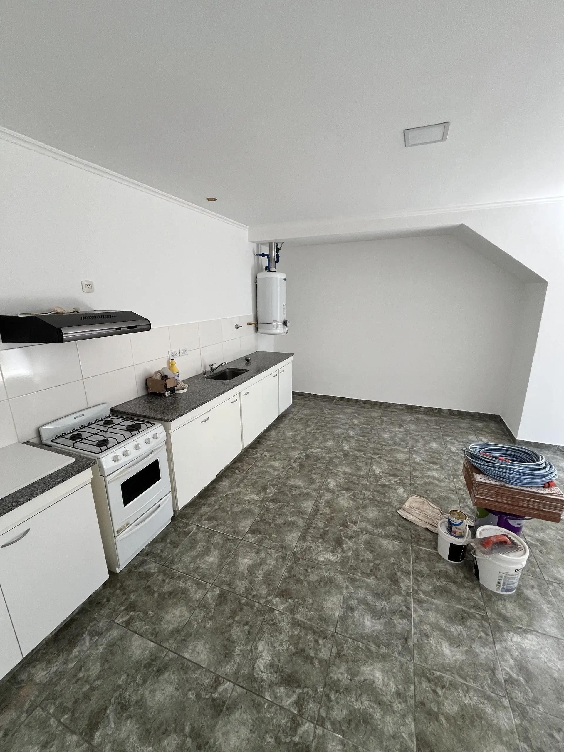 Depto 3 amb en PB de 58 m² con 2 dormitorios — La Pampa al 500, Tandil