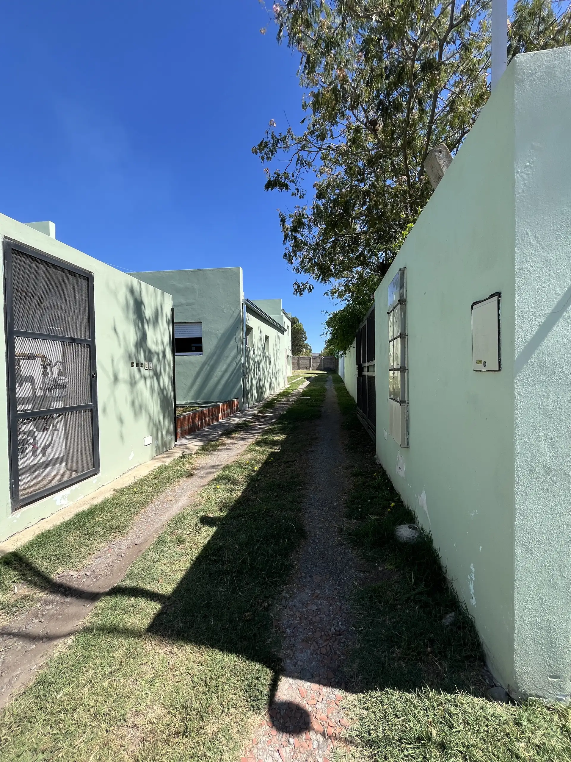 Depto 3 amb en PB de 58 m² con 2 dormitorios — La Pampa al 500, Tandil