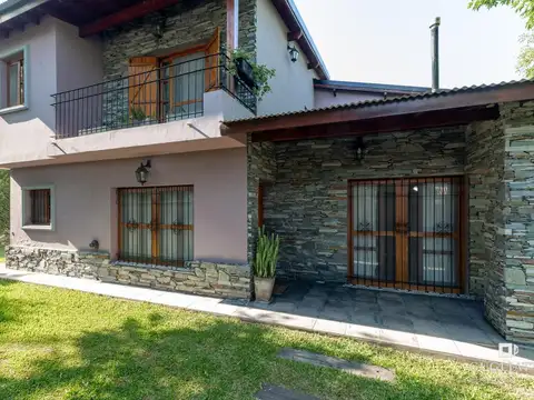 Casa 5 ambientes con 4 baños