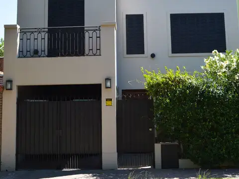 venta casa 4 amb calle solis hurlingham APTO CRED