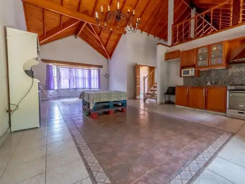 Casa 5 ambientes con 2 baños