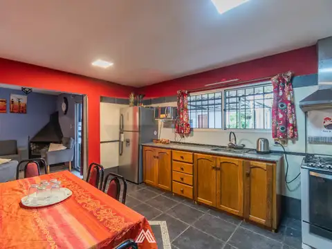 Venta casa 3 dormitorios y cochera en Punta Rieles