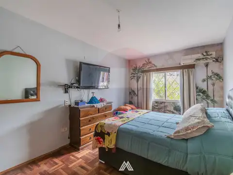 Casa 7 ambientes con 2 baños