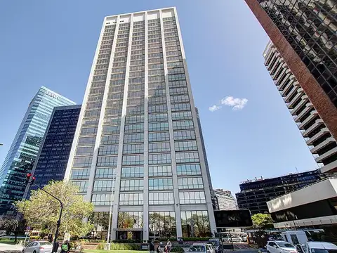 Excelente oficina de 737 m2 con 6 cocheras en edificio T Madero todos los servicios amplias vistas.-