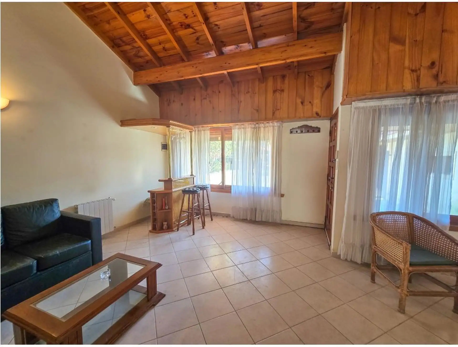Casa 4 dorm, jardín y cochera cubierta para 3 autos — a 400 m del mar (Punta Mogotes)