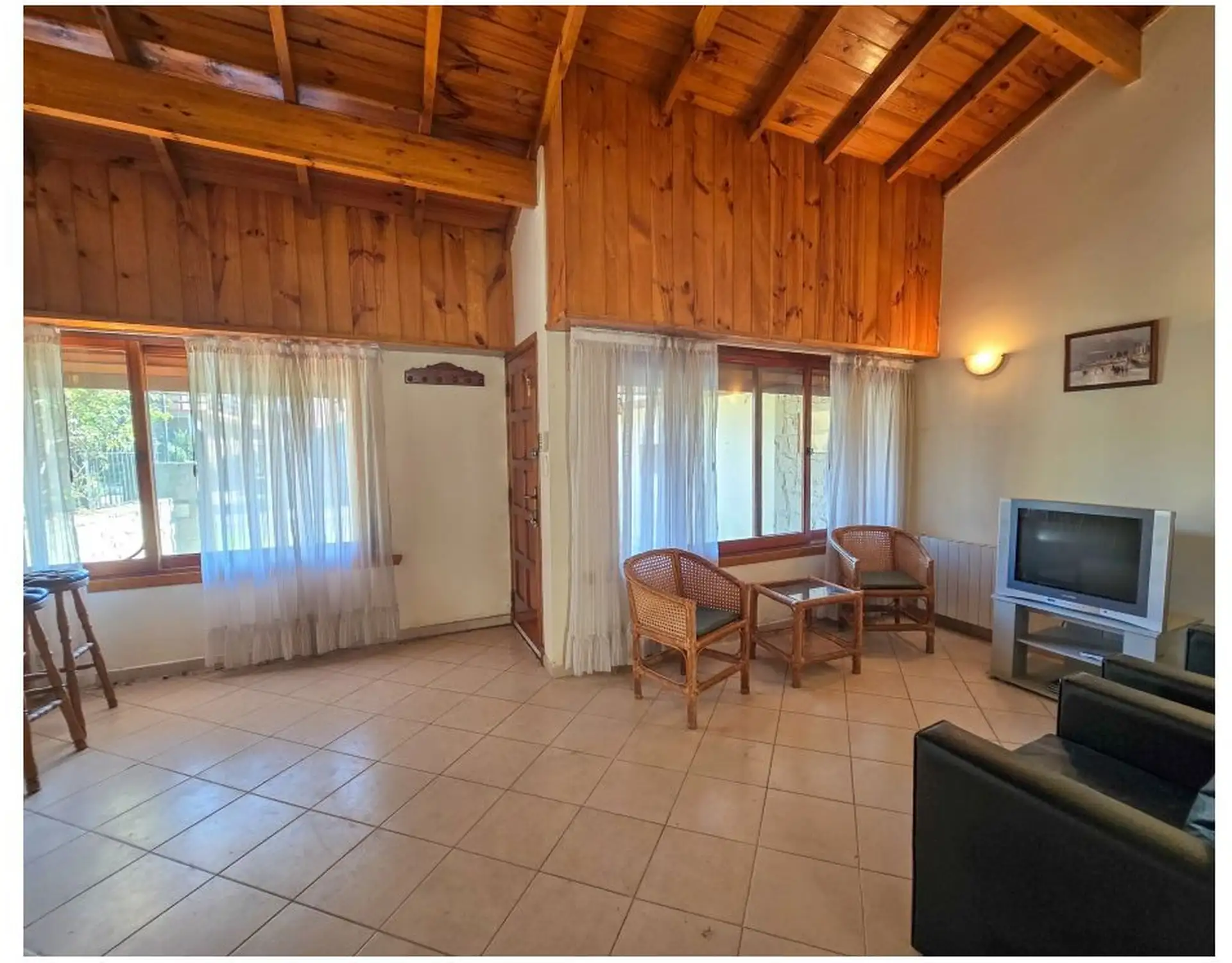 Casa 4 dorm, jardín y cochera cubierta para 3 autos — a 400 m del mar (Punta Mogotes)