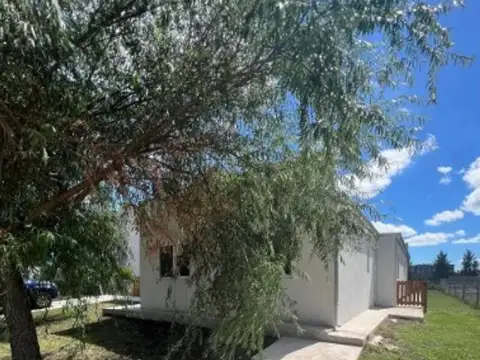 Casa en Alquiler con 3 cocheras