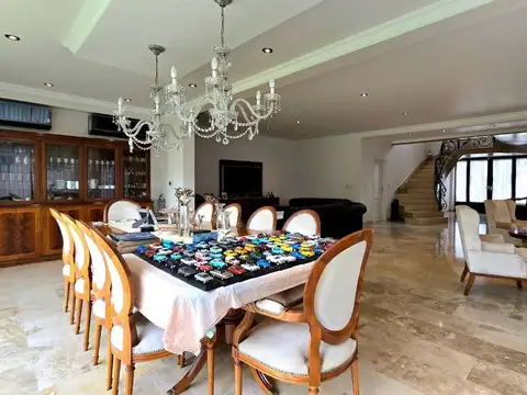Casa 5 ambientes con 3 baños