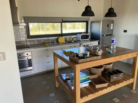 ESPECTACULAR CASA SOBRE CHACRA EN LAGUNA VITEL