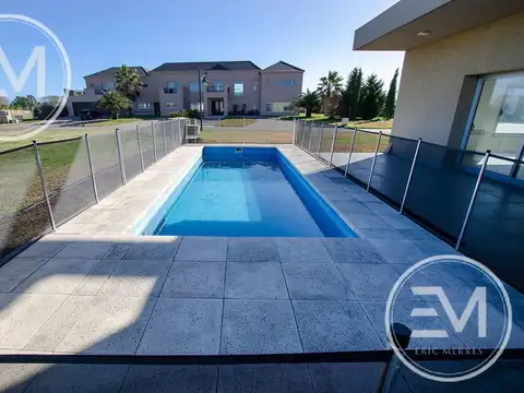 Casa en Venta con 2 cocheras