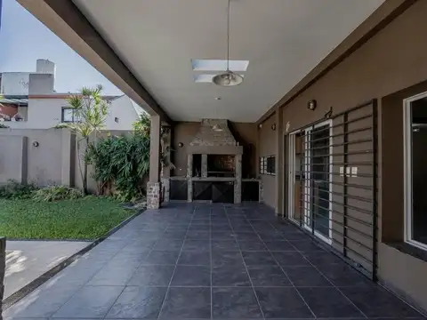 Casa 5 ambientes con 3 baños