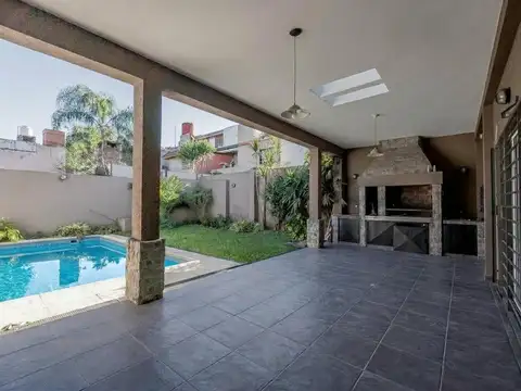 Casa en Alquiler en Ramos Mejia, $ 2.500.000