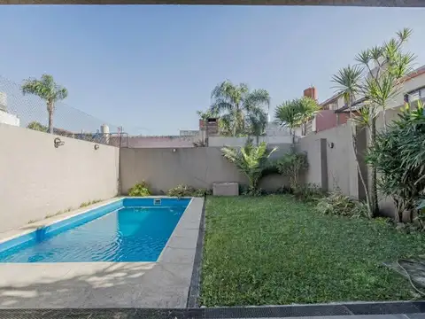 Chalet 4 dormitorios (suite) vest- fondo con piscina