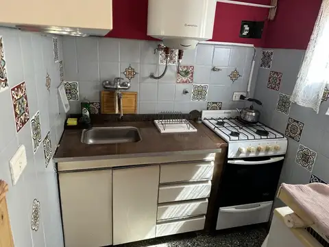 VENTA DE DEPARTAMENTO EN EXCELENTE ZONA COMERCIAL EN MAR DE AJO