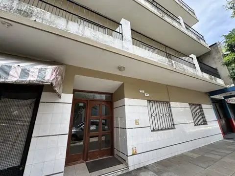 VENTA DE DEPARTAMENTO EN EXCELENTE ZONA COMERCIAL EN MAR DE AJO