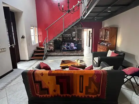 Casa en Venta con 5 cocheras