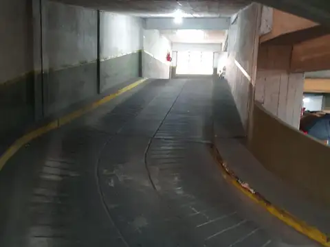 Cochera-Venta-Fija-Cubierta-Muy Amplia