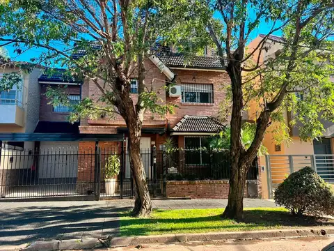 Casa en venta en Martinez, impecable estado, 4 dormitorios.