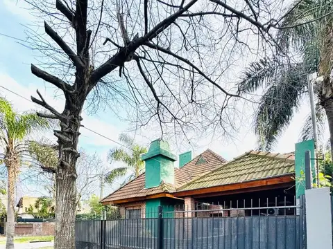 Casa en Venta con 3 cocheras