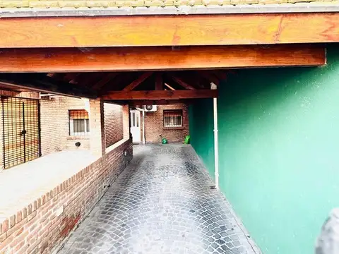 VENTA CASA 4 AMBIENTES ITUZAINGO PILETA/COCHERA