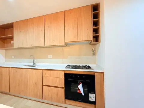 Venta Departamento Dos Dormitorios Suite Planta Baja Patio Reciclado de Autor. Centro