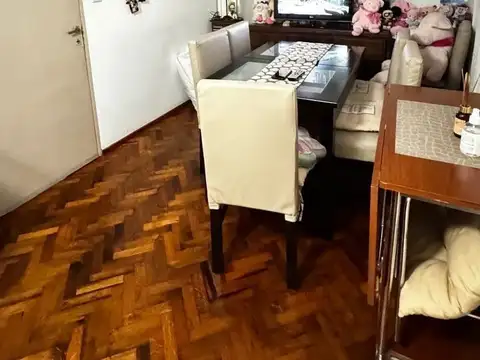 Amplio departamento interno ideal para modernizar y vivir