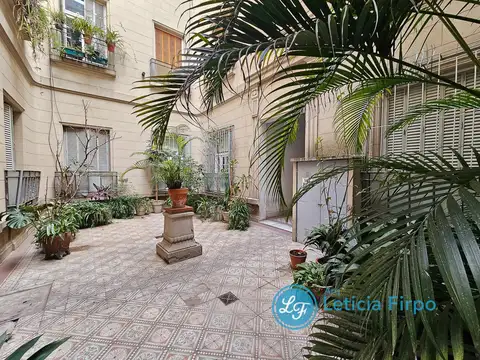 Hermoso departamento antiguo, luminoso y silencioso.