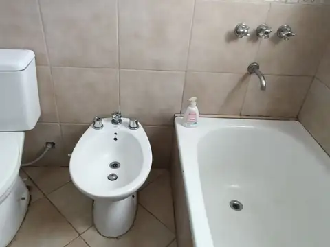 ALQUILA DUPLEX ARGÜELLO 3 DORM