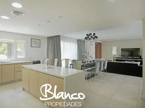 Casa 4 ambientes con 3 baños