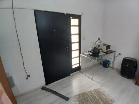Casa 8 ambientes con 2 baños