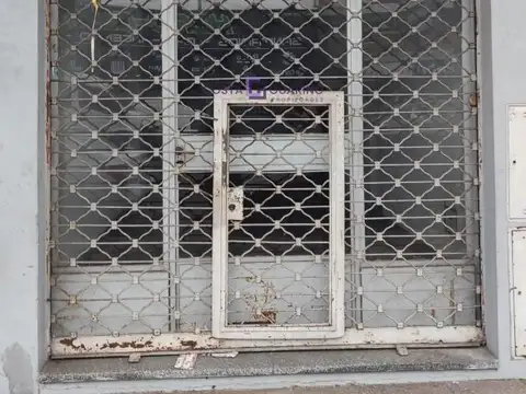 Local comercial de 80 m² ubicado sobre Avenida Juan Manuel de Rosas