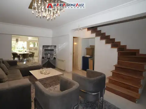 Casa en Alquiler con 3 cocheras