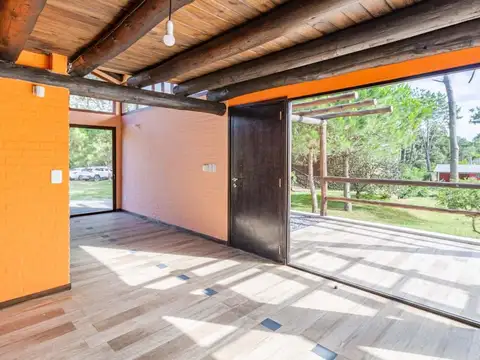 Casa 4 ambientes con 2 baños